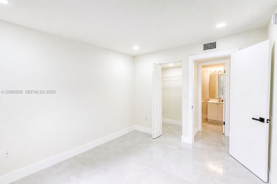 For Rent: $2,000 (2 beds, 2 baths, 1252 Square Feet)