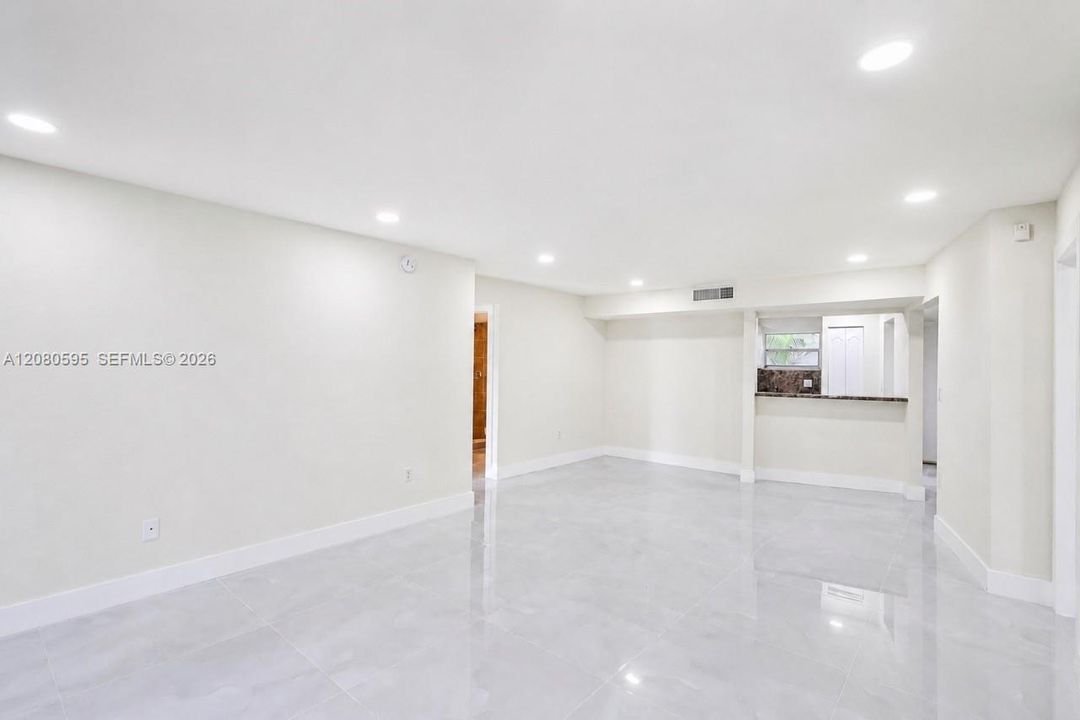 For Rent: $2,000 (2 beds, 2 baths, 1252 Square Feet)