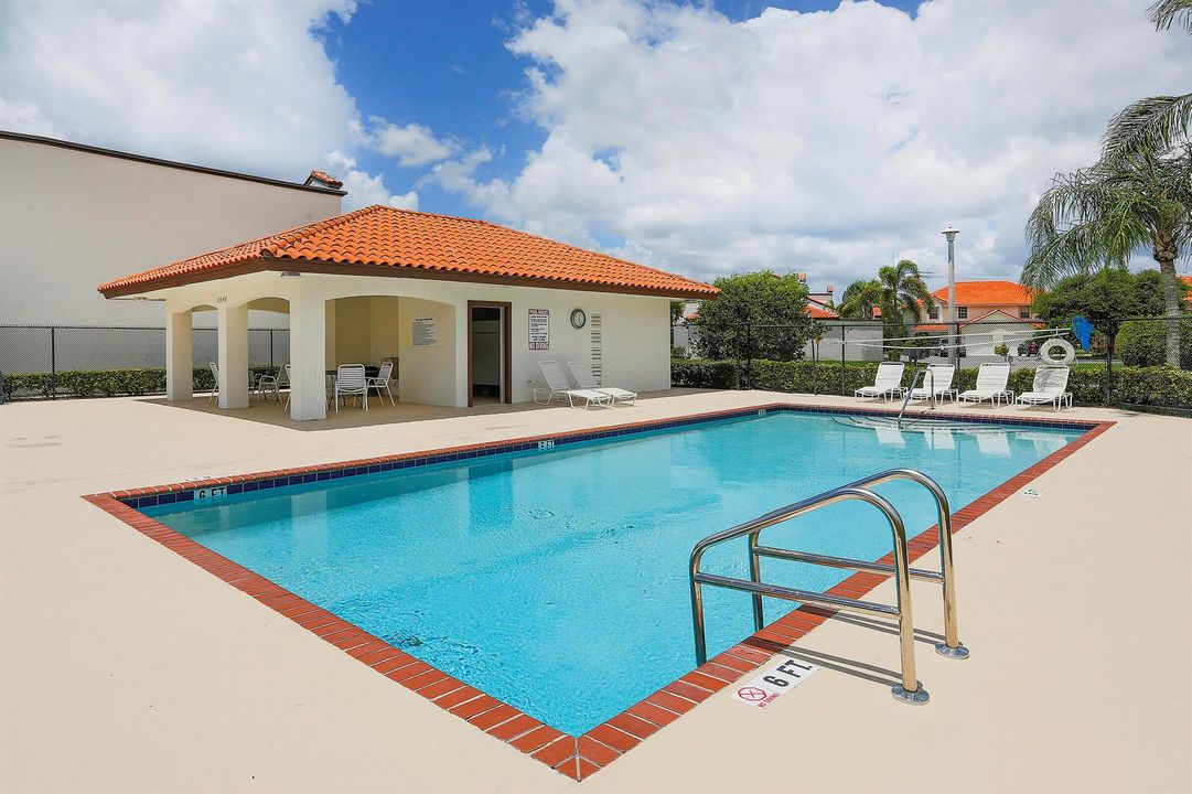 Fountain View pool