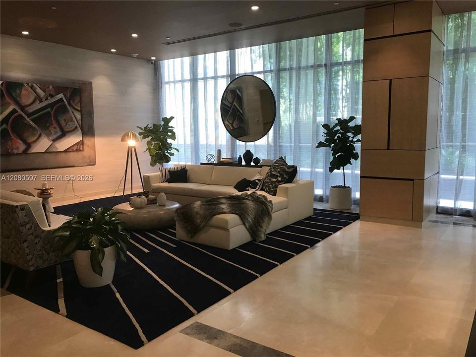 For Rent: $3,500 (1 beds, 1 baths, 738 Square Feet)