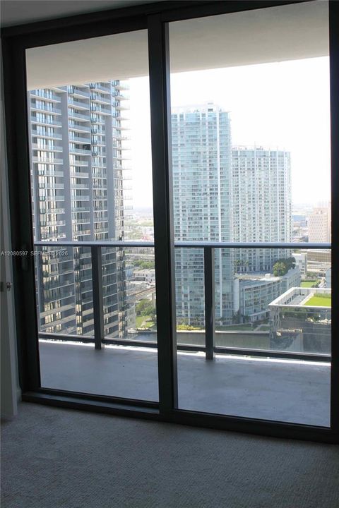 For Rent: $3,500 (1 beds, 1 baths, 738 Square Feet)