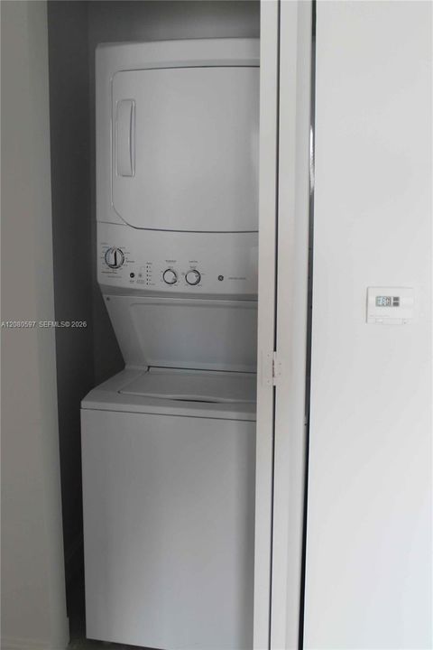 For Rent: $3,500 (1 beds, 1 baths, 738 Square Feet)