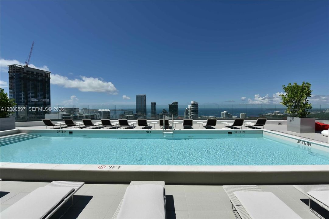 For Rent: $3,500 (1 beds, 1 baths, 738 Square Feet)