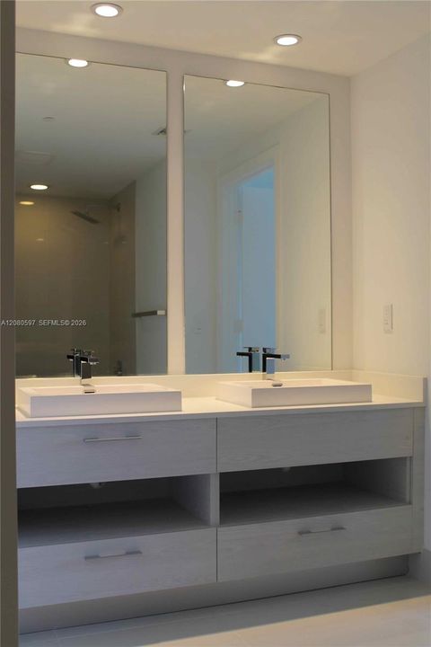 For Rent: $3,500 (1 beds, 1 baths, 738 Square Feet)
