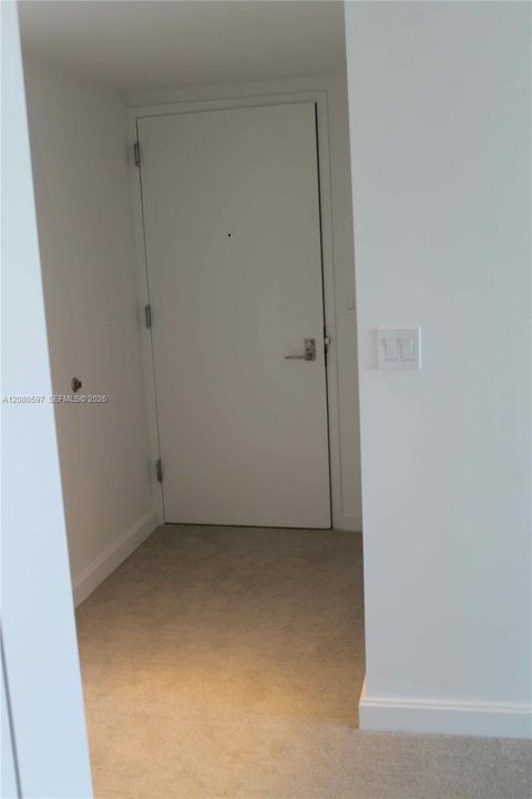 For Rent: $3,500 (1 beds, 1 baths, 738 Square Feet)