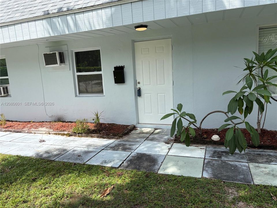 For Rent: $1,350 (0 beds, 1 baths, 250 Square Feet)