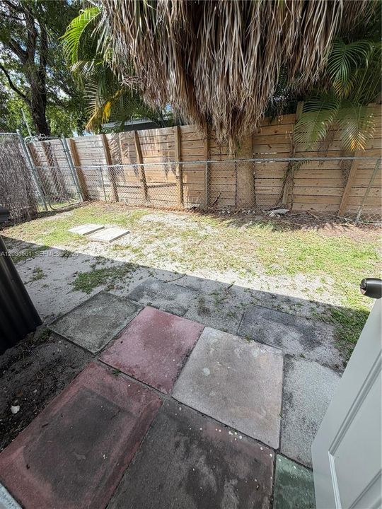For Rent: $1,350 (0 beds, 1 baths, 250 Square Feet)