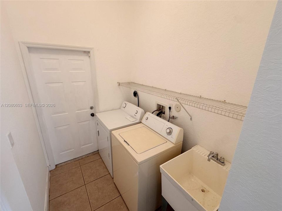 For Sale: $469,900 (4 beds, 3 baths, 1958 Square Feet)