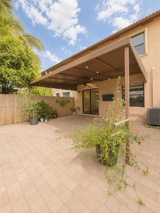 For Rent: $3,300 (3 beds, 2 baths, 1754 Square Feet)