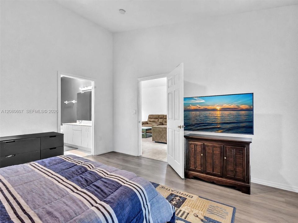 For Sale: $415,000 (2 beds, 2 baths, 1325 Square Feet)