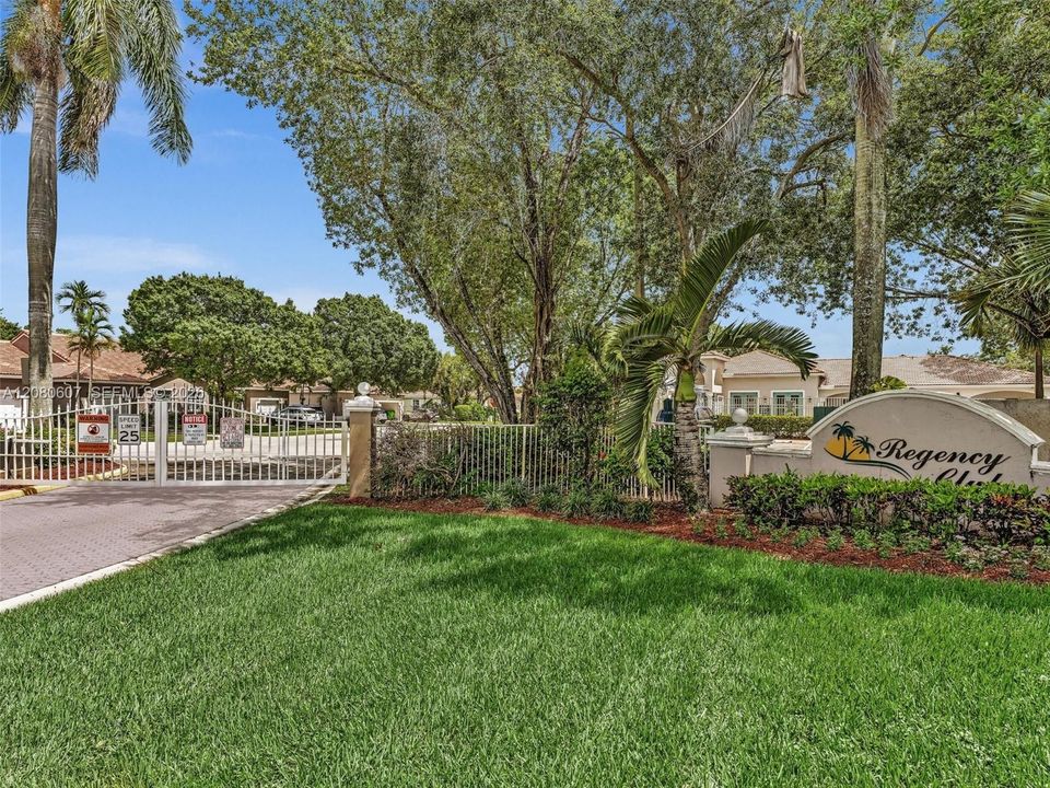 For Sale: $415,000 (2 beds, 2 baths, 1325 Square Feet)