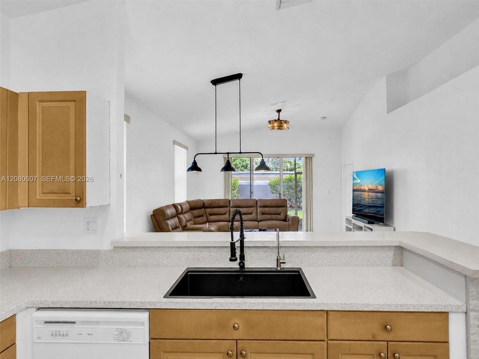 For Sale: $415,000 (2 beds, 2 baths, 1325 Square Feet)