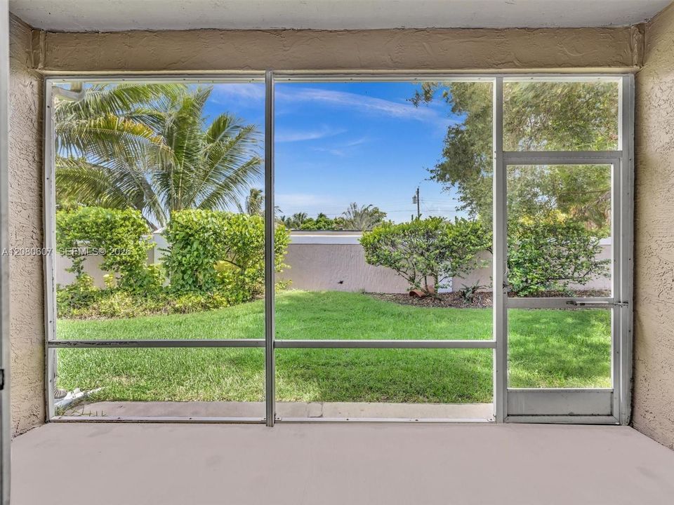 For Sale: $415,000 (2 beds, 2 baths, 1325 Square Feet)