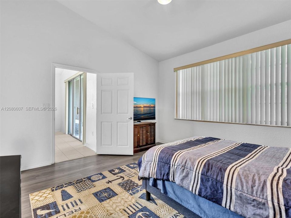 For Sale: $415,000 (2 beds, 2 baths, 1325 Square Feet)