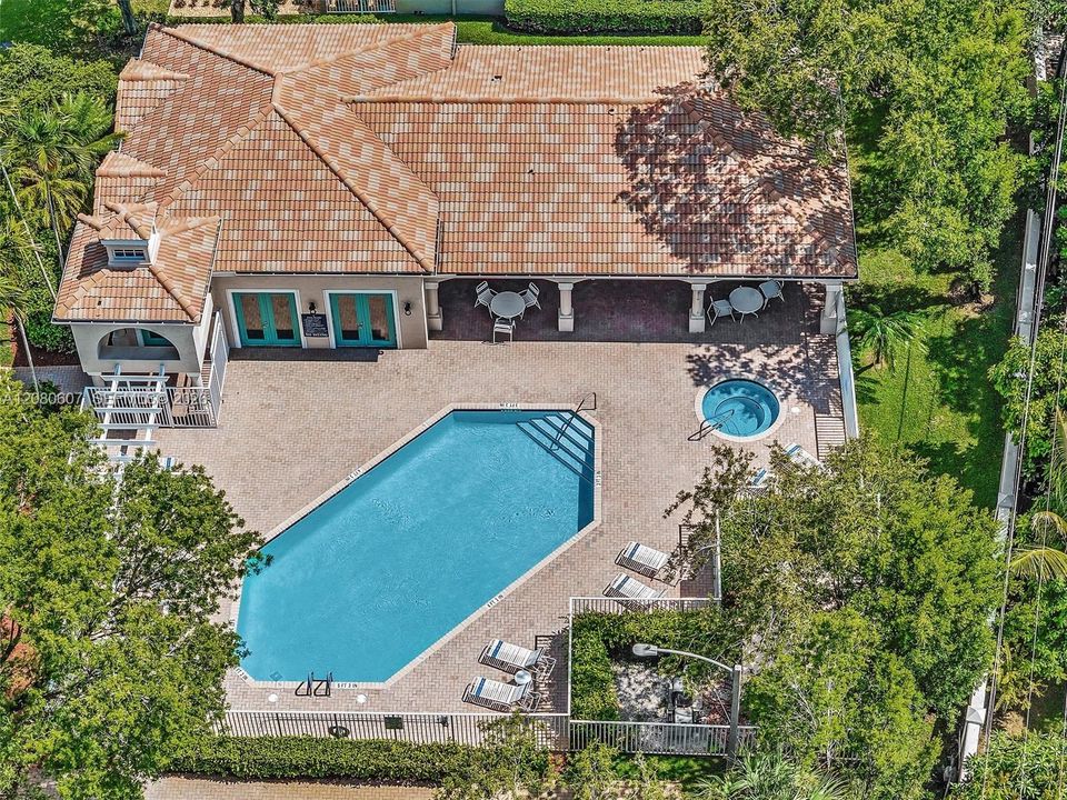 For Sale: $415,000 (2 beds, 2 baths, 1325 Square Feet)