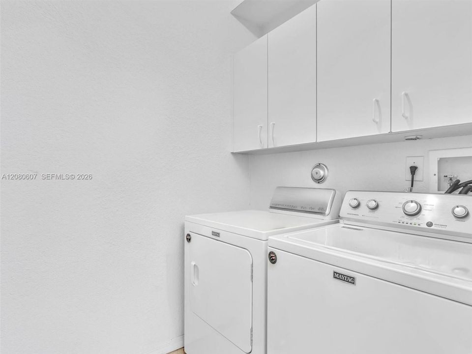 For Sale: $415,000 (2 beds, 2 baths, 1325 Square Feet)
