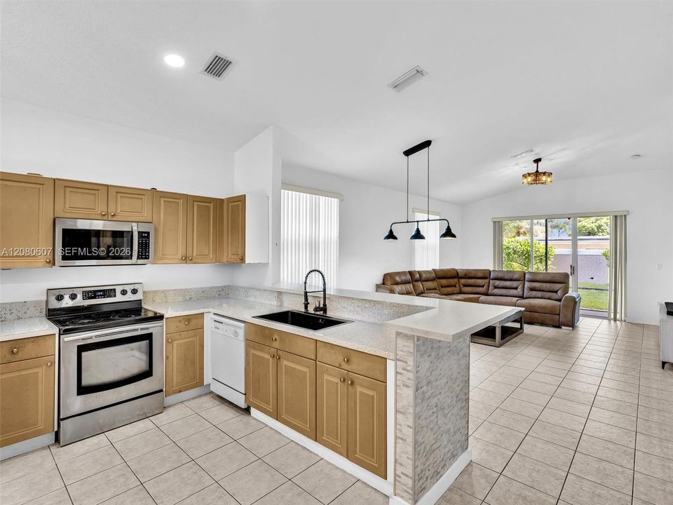 For Sale: $415,000 (2 beds, 2 baths, 1325 Square Feet)