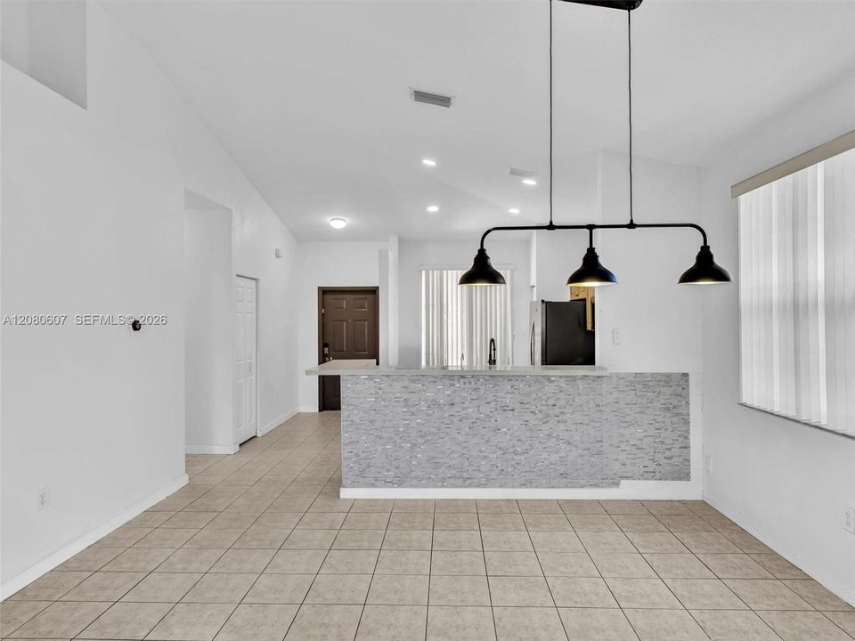 For Sale: $415,000 (2 beds, 2 baths, 1325 Square Feet)