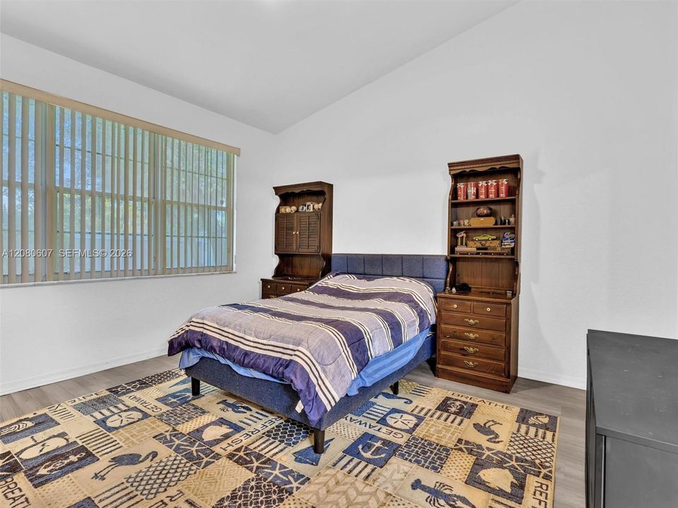 For Sale: $415,000 (2 beds, 2 baths, 1325 Square Feet)