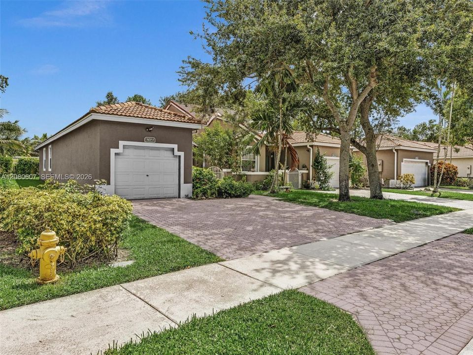 For Sale: $415,000 (2 beds, 2 baths, 1325 Square Feet)