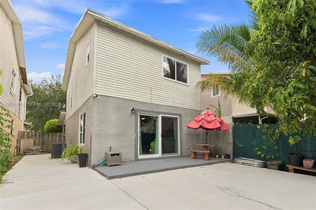 For Sale: $400,000 (3 beds, 2 baths, 1348 Square Feet)
