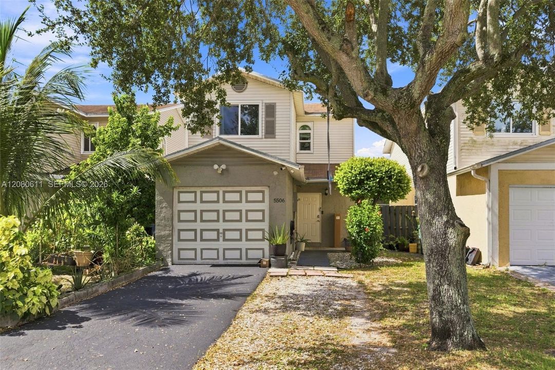 For Sale: $400,000 (3 beds, 2 baths, 1348 Square Feet)