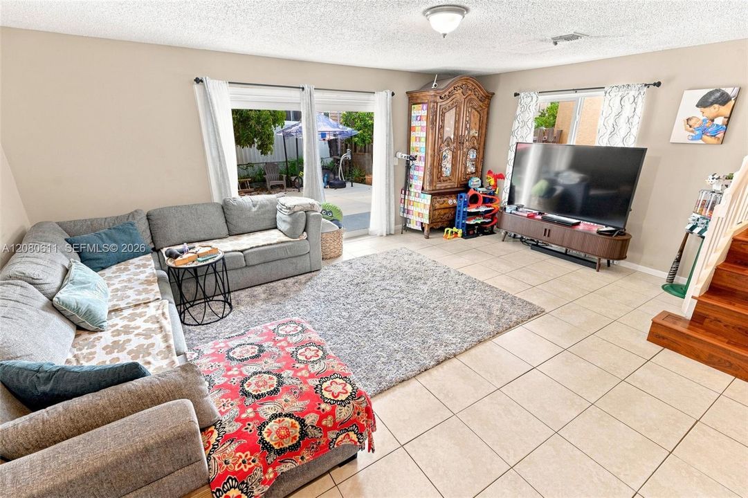 For Sale: $400,000 (3 beds, 2 baths, 1348 Square Feet)