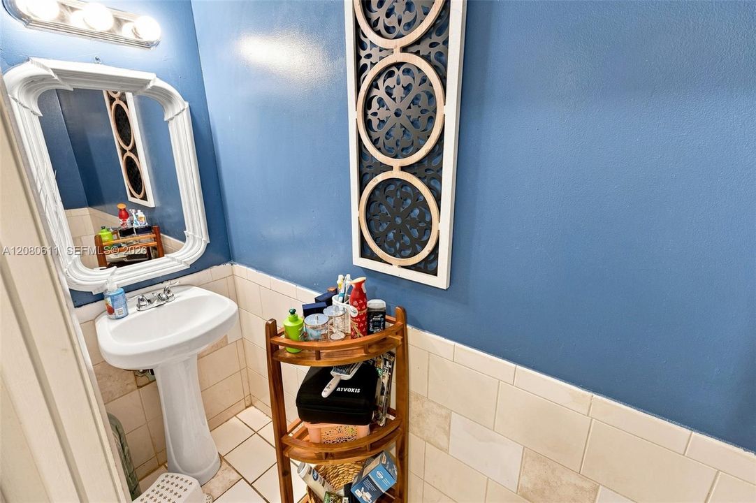 For Sale: $400,000 (3 beds, 2 baths, 1348 Square Feet)