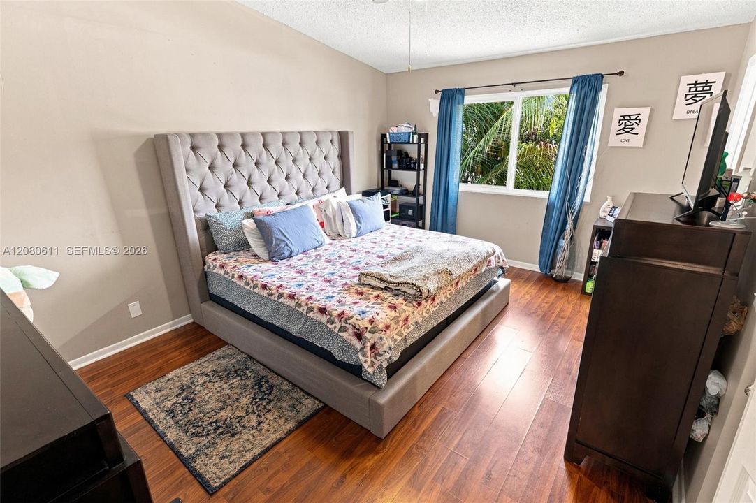 For Sale: $400,000 (3 beds, 2 baths, 1348 Square Feet)