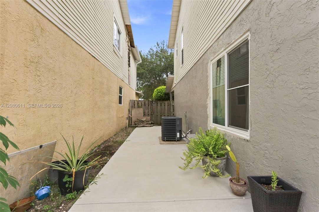 For Sale: $400,000 (3 beds, 2 baths, 1348 Square Feet)