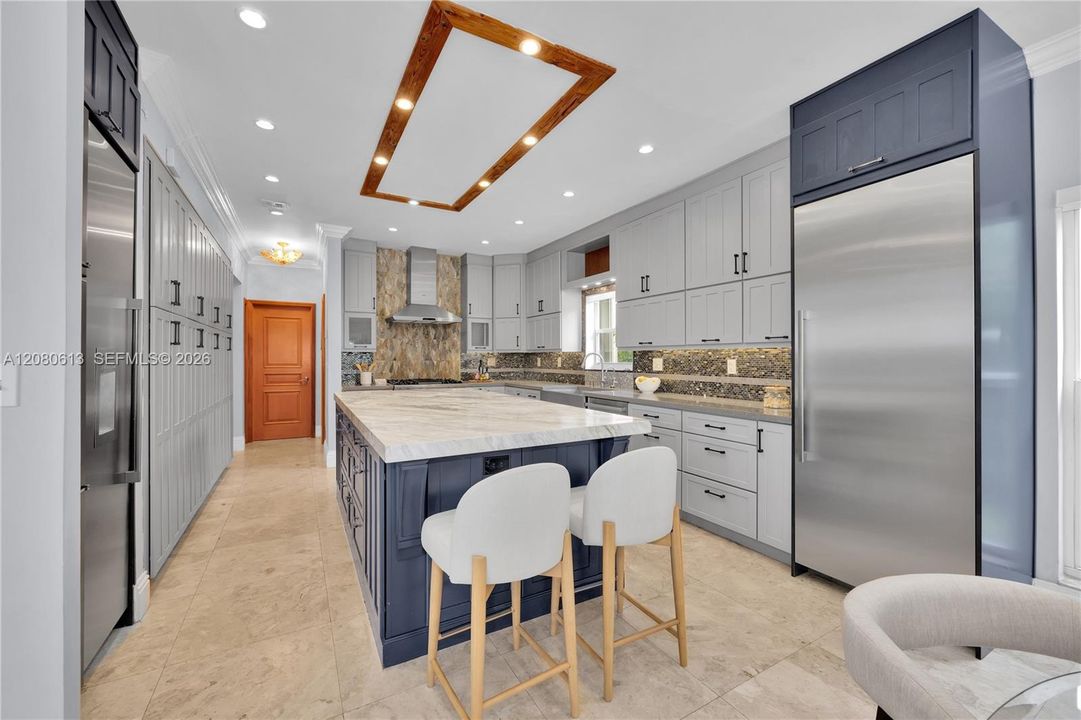 For Sale: $2,975,000 (5 beds, 4 baths, 4596 Square Feet)