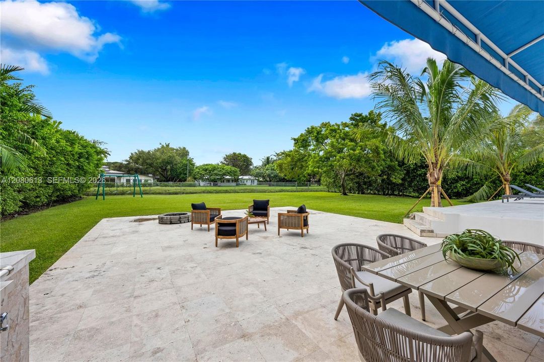 For Sale: $2,975,000 (5 beds, 4 baths, 4596 Square Feet)