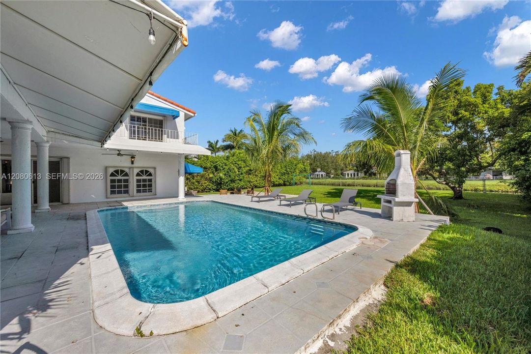 For Sale: $2,975,000 (5 beds, 4 baths, 4596 Square Feet)