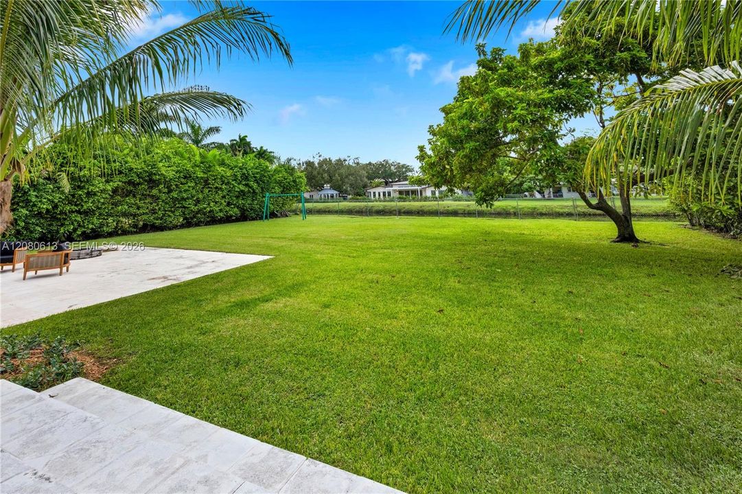 For Sale: $2,975,000 (5 beds, 4 baths, 4596 Square Feet)