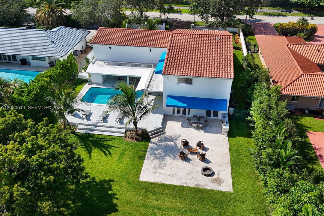 For Sale: $2,975,000 (5 beds, 4 baths, 4596 Square Feet)
