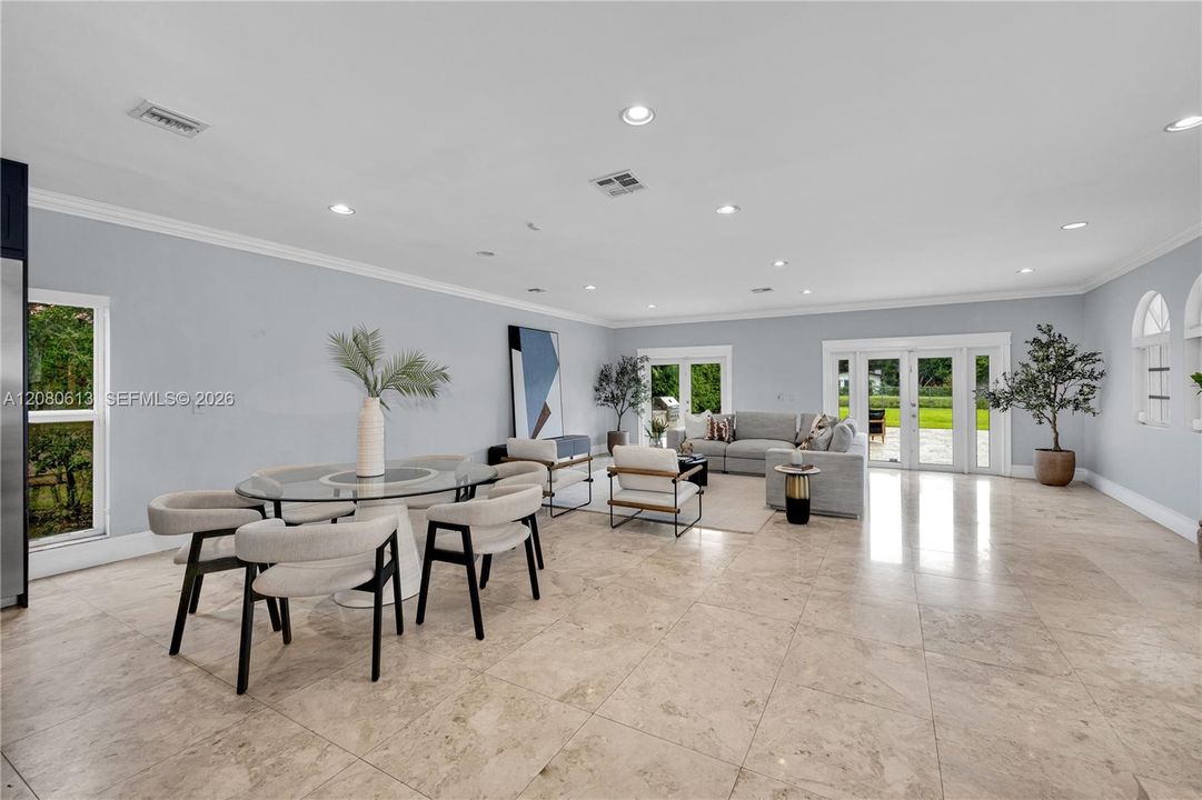 For Sale: $2,975,000 (5 beds, 4 baths, 4596 Square Feet)