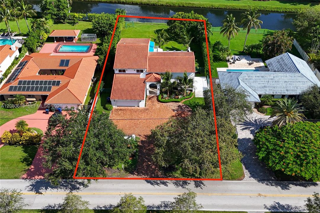 For Sale: $2,975,000 (5 beds, 4 baths, 4596 Square Feet)