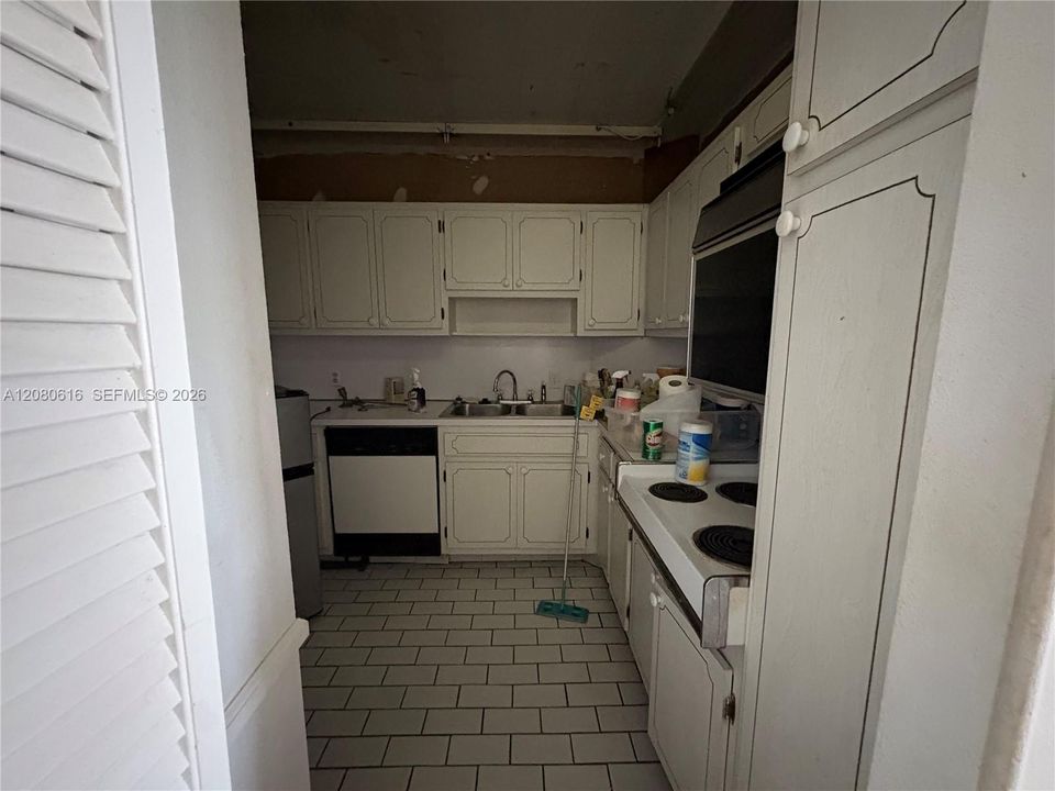 For Sale: $115,000 (2 beds, 2 baths, 1132 Square Feet)