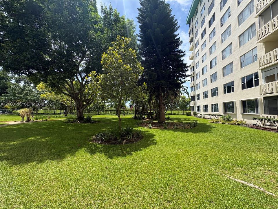 For Sale: $115,000 (2 beds, 2 baths, 1132 Square Feet)