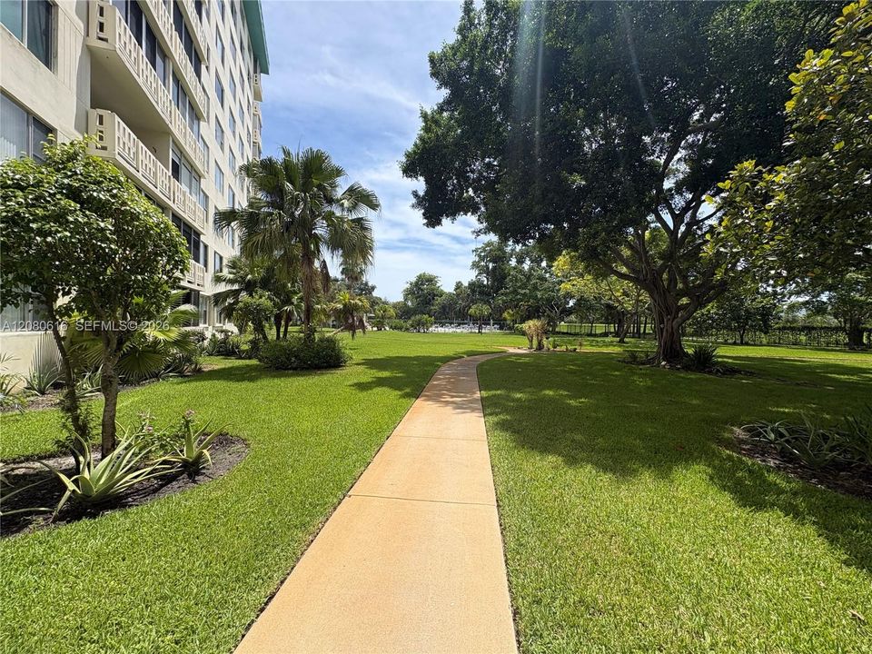 For Sale: $115,000 (2 beds, 2 baths, 1132 Square Feet)