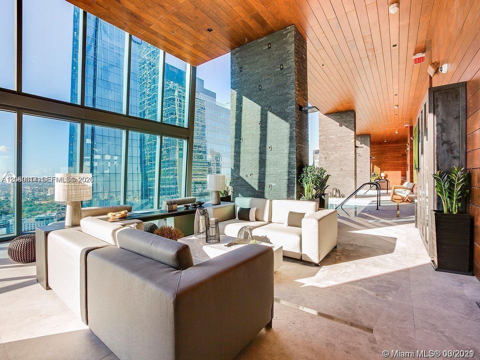 For Rent: $6,200 (1 beds, 1 baths, 806 Square Feet)