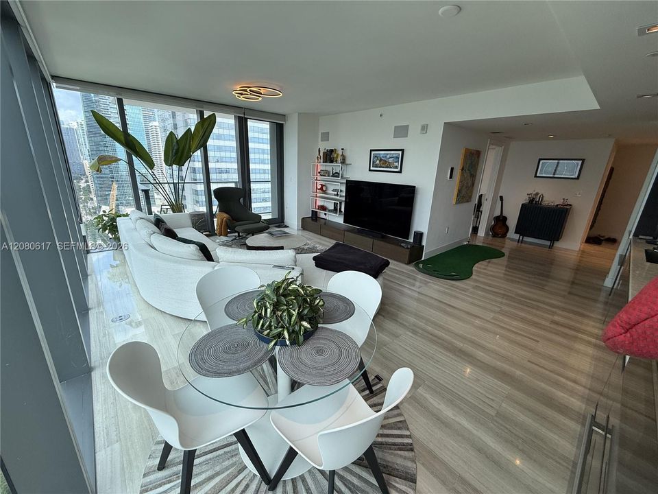 For Rent: $6,200 (1 beds, 1 baths, 806 Square Feet)