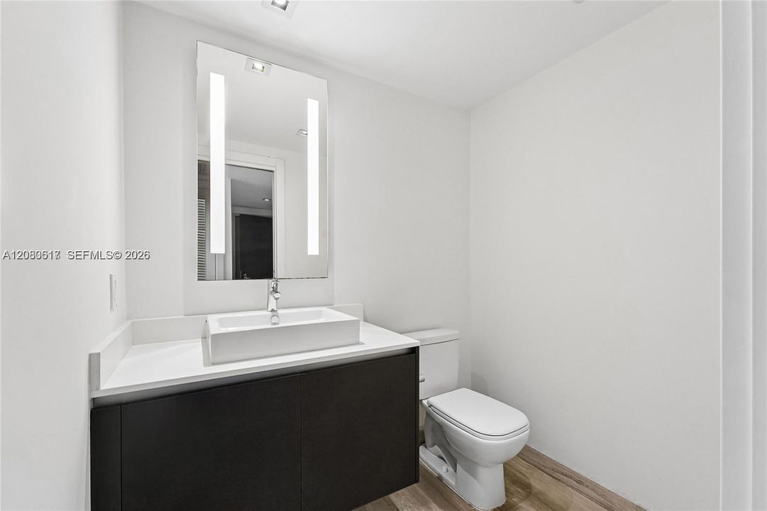 For Rent: $6,200 (1 beds, 1 baths, 806 Square Feet)