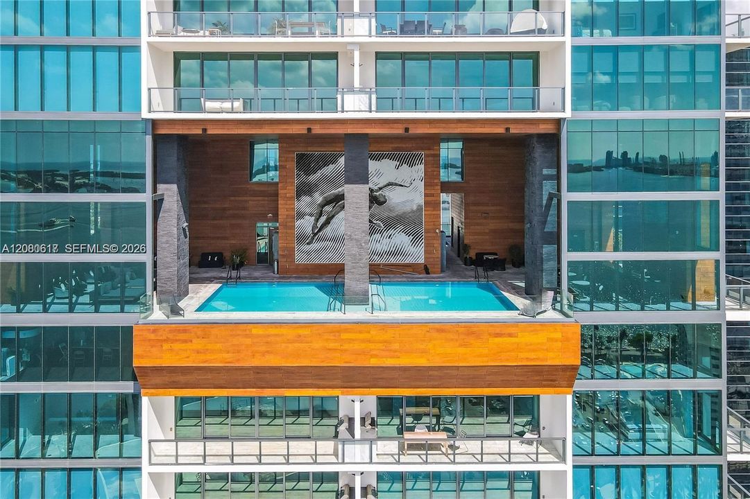For Rent: $6,200 (1 beds, 1 baths, 806 Square Feet)