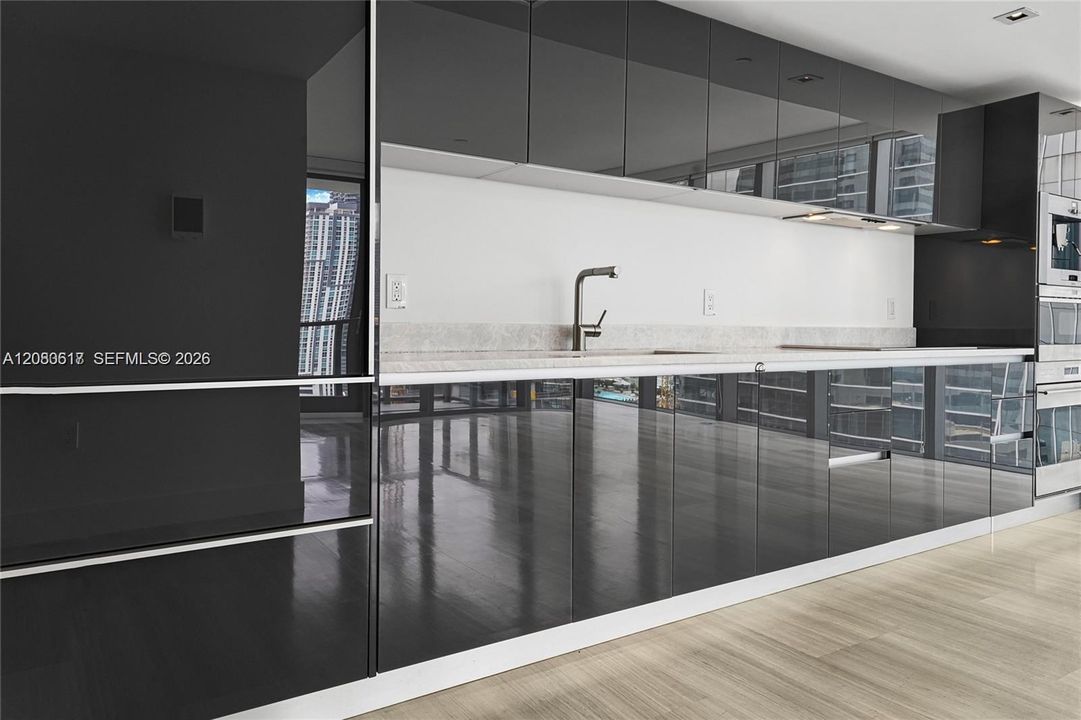For Rent: $6,200 (1 beds, 1 baths, 806 Square Feet)