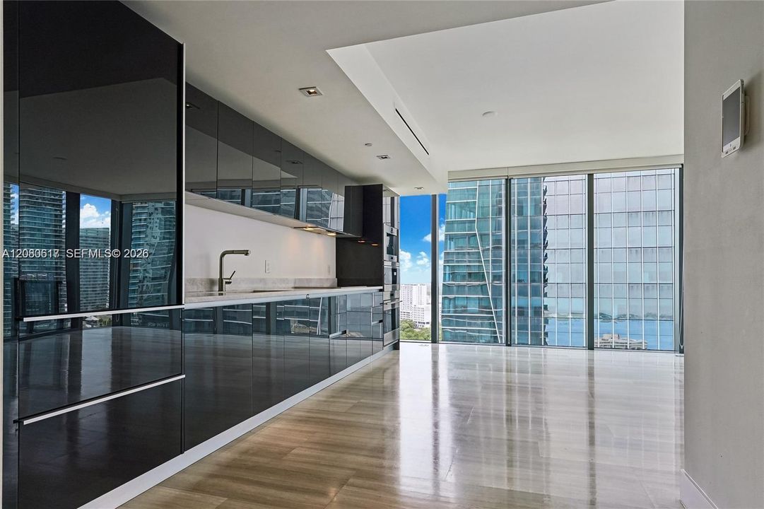 For Rent: $6,200 (1 beds, 1 baths, 806 Square Feet)