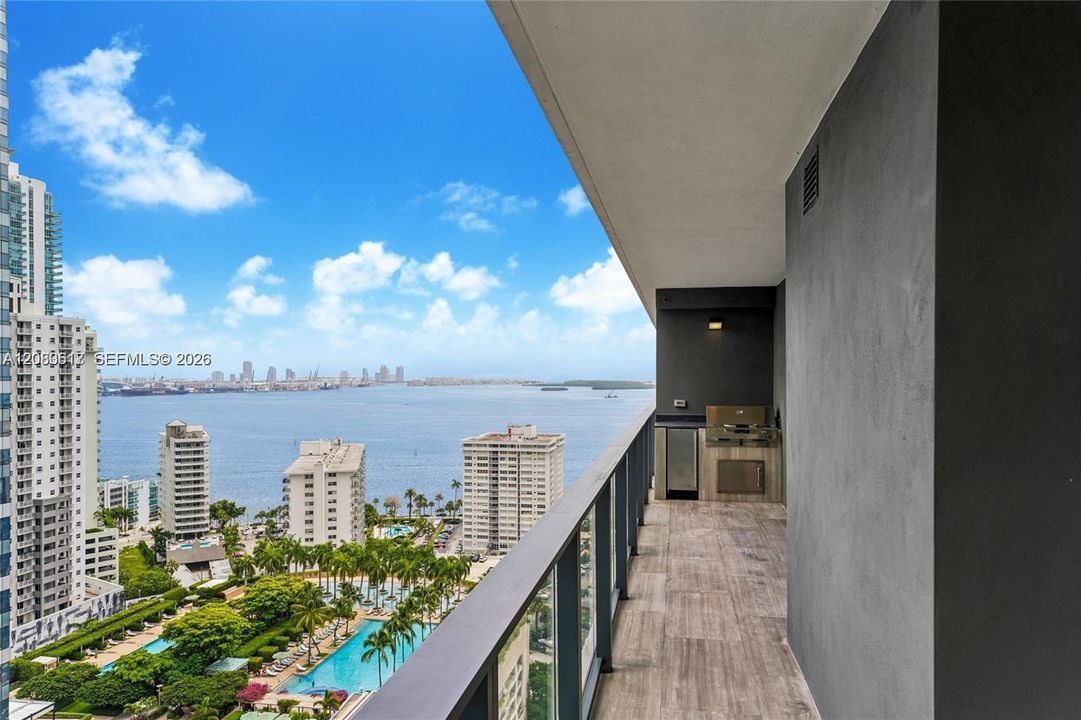 For Rent: $6,200 (1 beds, 1 baths, 806 Square Feet)