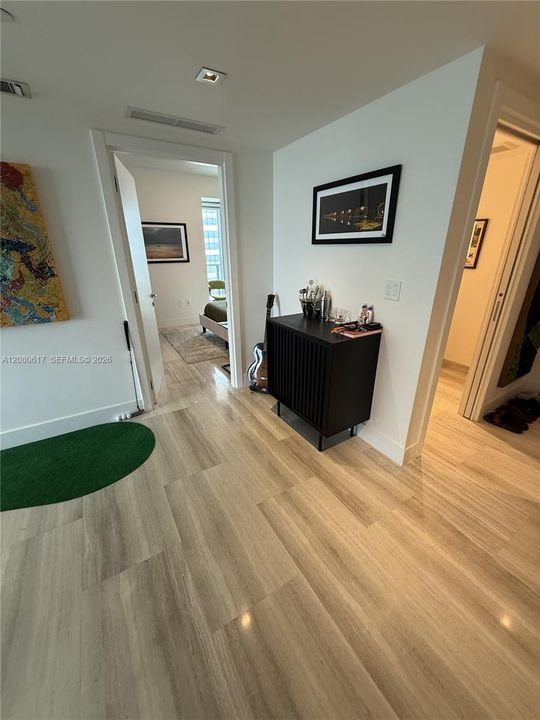 For Rent: $6,200 (1 beds, 1 baths, 806 Square Feet)