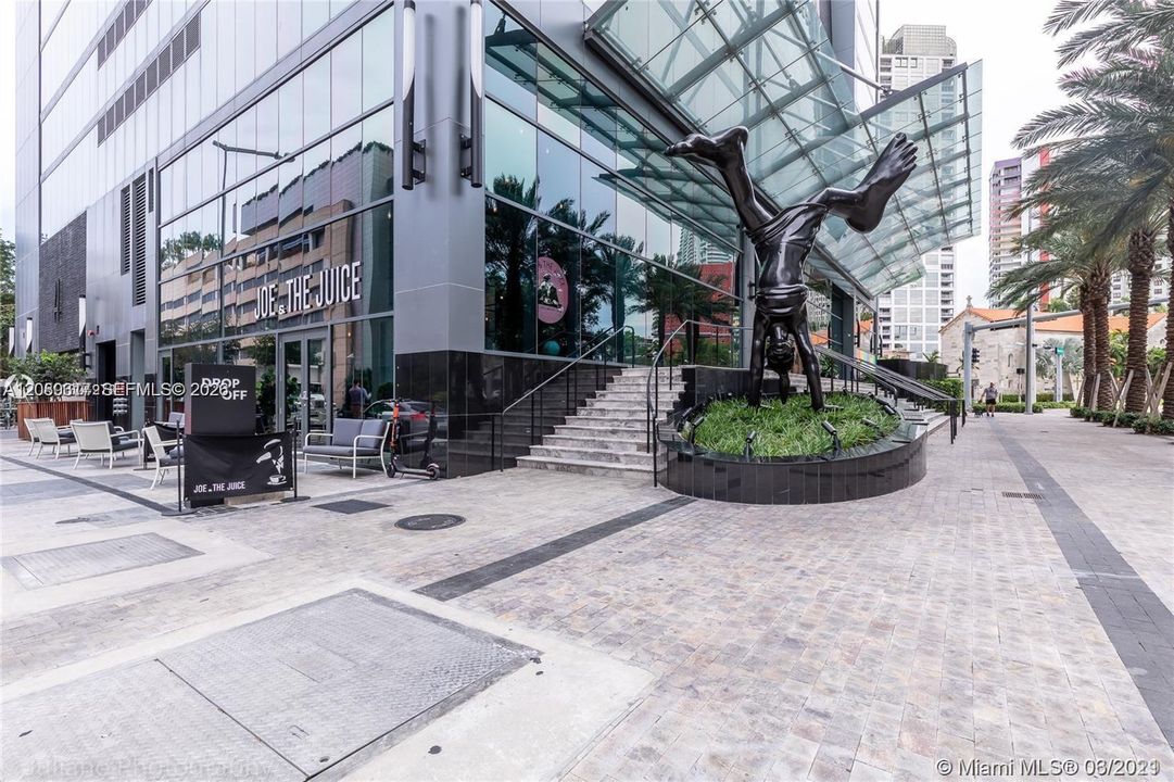 For Rent: $6,200 (1 beds, 1 baths, 806 Square Feet)
