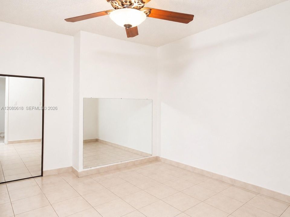 For Rent: $2,100 (2 beds, 1 baths, 910 Square Feet)